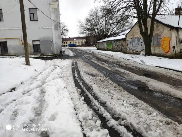 Луцького політолога обурила нерозчищена Замкова площа (фото)