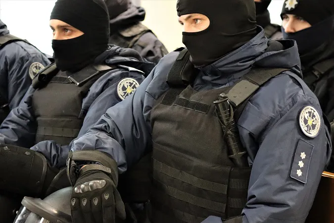 Сніг не завадив: у Луцьку «силовики» влаштували спільні навчання (фото)