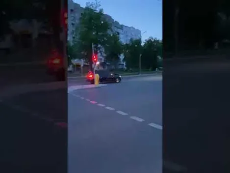 У Луцьку біля ПортCity BMW зніс огорожу та вилетів на «зустрічку» (фото, відео)