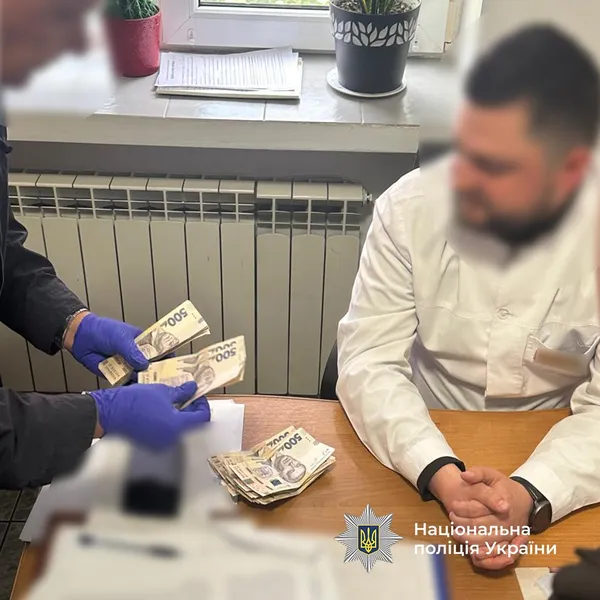 Хабар у 70 тисяч: подробиці затримання завідувача луцької психлікарні (фото)