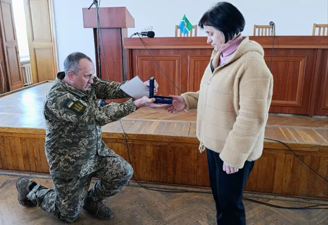 На Волині дружині загиблого воїна Сергія Ткачука вручили «Комбатантський хрест» (фото)