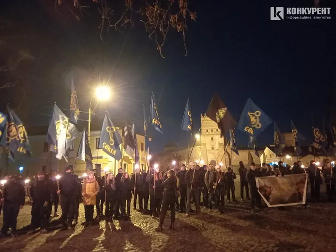 З волинкою та барабанами: у Луцьку пройшов «Марш правих традицій» (фото, відео)