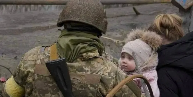 Кабмін схвалив примусову евакуацію дітей із зони бойових дій
