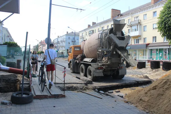 Відкриють у вересні: що коїться на перекритому проспекті Волі у Луцьку (фото)