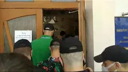 Біля Луцькради вкотре зібралися підприємці Центрального ринку (фото, пряма трансляція)