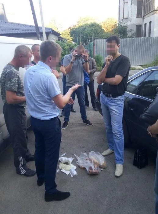 На Волині на хабарі затримали підполковника СБУ (фото)
