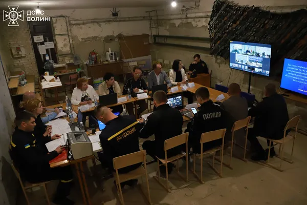 Перекриті вулиці, пожежні та «швидкі»: що відбувалося на Волині вночі (фото)
