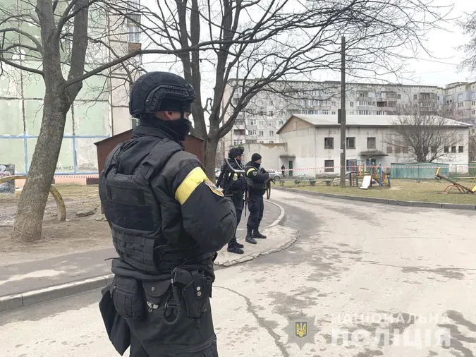 Здалися підозрілими: у Рівному чоловік застрелив двох перехожих (фото)