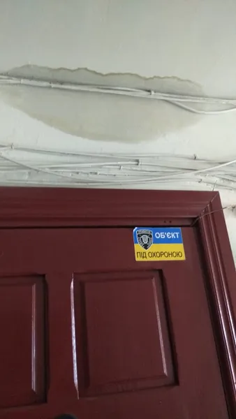 У Луцьку мешканці будинку на Львівській живуть без даху над головою (фото)