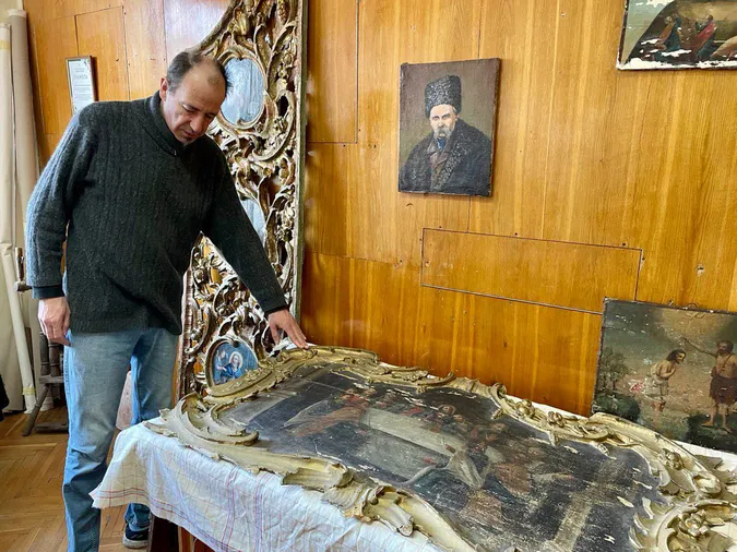 Над збереженням працюють вже рік: на Волині реставрують частину іконостаса XVIII століття (фото)