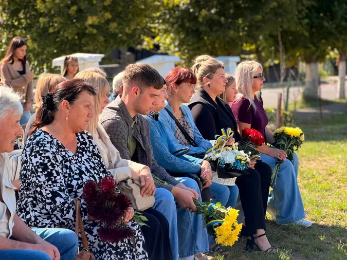 У школі на Волині відкрили памʼятний знак на честь загиблих Героїв-випускників (фото)