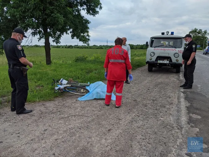 Труп чоловіка знайшли на трасі на Волині (фото)