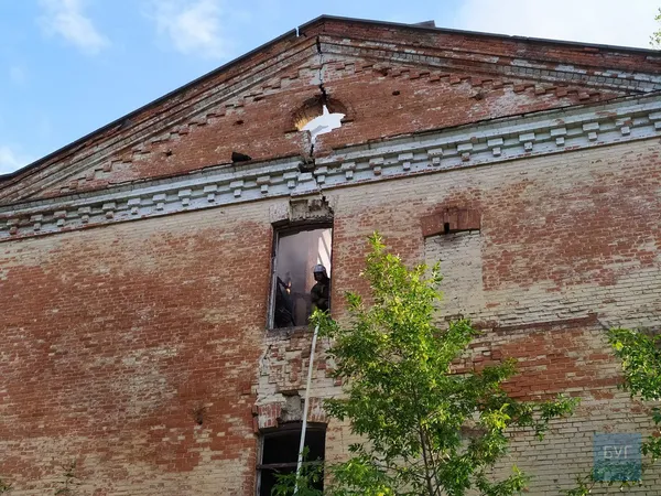 На Волині загорілася колишня казарма танкового полку (фото)