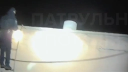 У Луцьку чоловік ледь не стрибнув із даху: патрульні встигли в останню мить (відео)