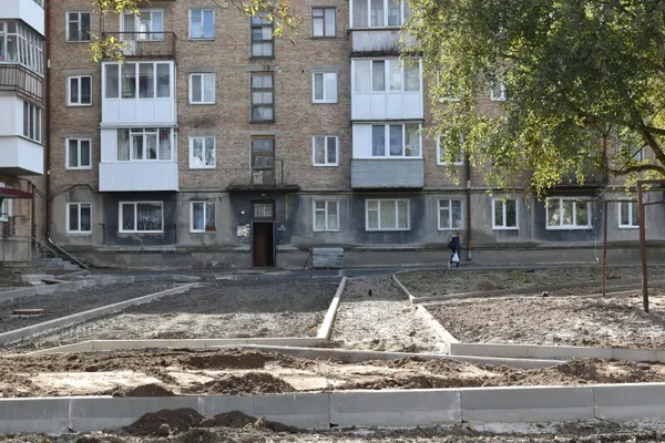 Як у Луцьку ремонтують двори (фото)
