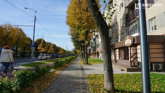 Осінь у Луцьку: місто заграло барвами (фото)