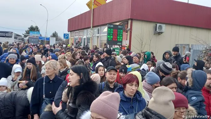 ЄС надасть українським біженцям тимчасовий захист: що це означає