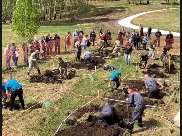 У Росії влаштували чемпіонат зі швидкісного копання могил