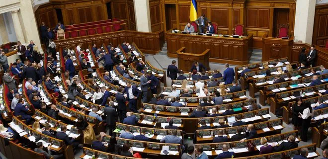 Штрафи і тюрма: Рада ухвалила закон про запобігання поширенню коронавірусу