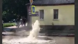 Відео фонтану з-під землі посеред Луцька виявилося фейком