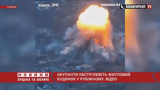 рашисти нещадно обстрілюють житловий будинок на Луганщині (відео)
