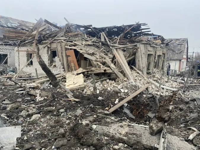 Внаслідок удару по Запоріжжю постраждали четверо: 14 дівчинка – у важкому стані (фото)