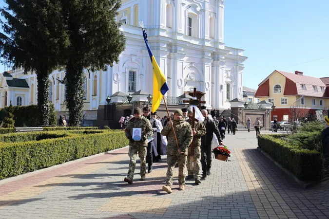 Загинув на Донеччині: у Луцьку попрощалися з Арсеном Цехошем (фото)