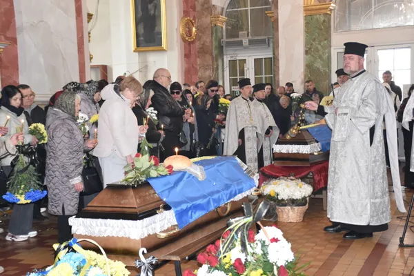 У Луцьку попрощалися з Героями Валентином Кравцем та Максимом Діковим (фото)