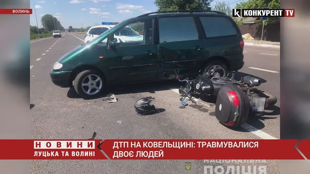 Двоє постраждалих: у Колодяжному мотоцикл протаранив мінівен (фото, відео)