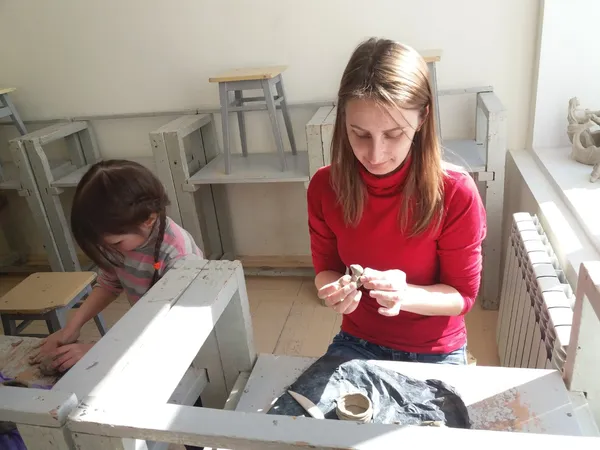 «А в кінці ми обіймаємося»: як у Луцьку працює арттерапія для біженців (фото)