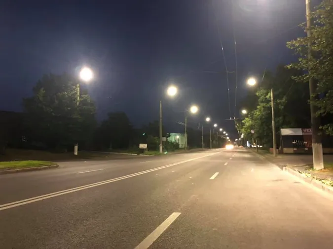 У Луцьку по-новому освітлили Володимирську (фото)