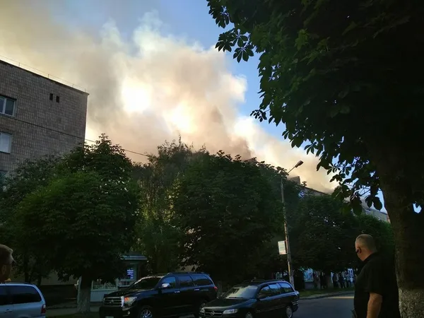 У Луцьку горить житловий будинок (фото, відео, оновлюється)