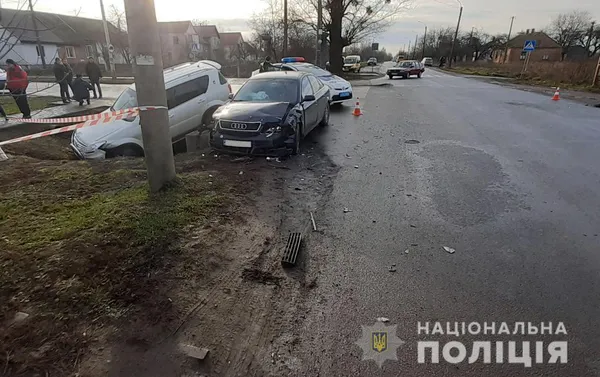 У Луцьку зіткнулися три автомобілі: шестеро людей – у лікарні (фото)