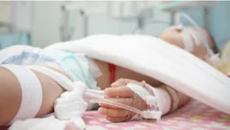 Повідомили, як почувається дворічна лучанка, яку мама порізала ножем (відео)