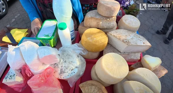 На ринку у Луцьку продають особливий сорт корисної фіолетової картоплі (фото, відео)