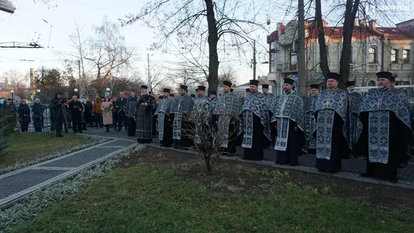 У Луцьку вшанували пам'ять жертв Голодомору (фото, відео)