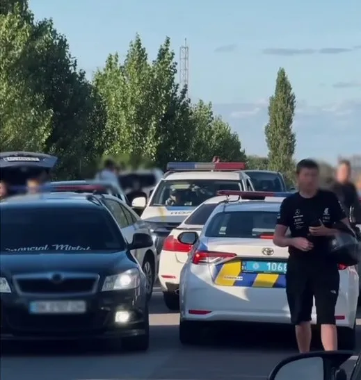 До гонщиків приїхали патрульні