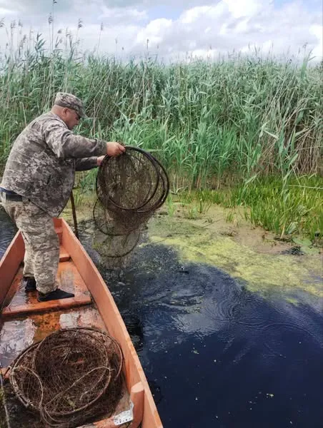 На Волині провели понад 160 рейдів: вилучили майже 29 км сіток, 157 ятерів, 17 жерлиць, 9 раколовок