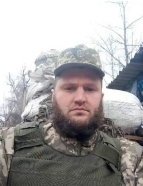 Ветеран з Підгайців, який втратив на війні дружину, вирощує троянди у пам'ять про неї (фото)