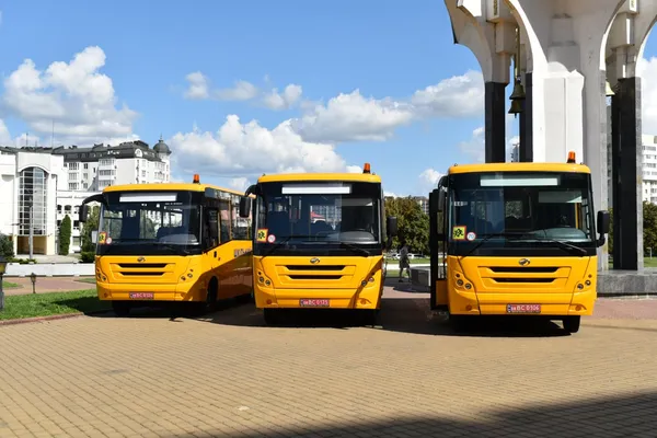 На Волині три громади отримали шкільні автобуси (фото)