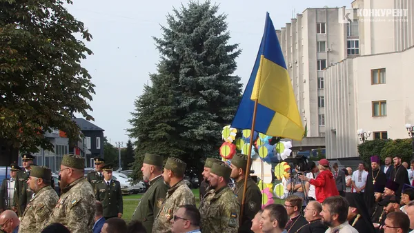 Над Волинню замайорів найбільший прапор (фото. відео)