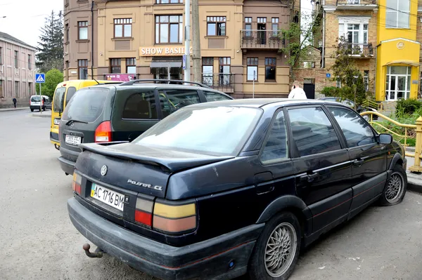 У центрі Луцька майже рік стоїть «нічийне» авто (фото)