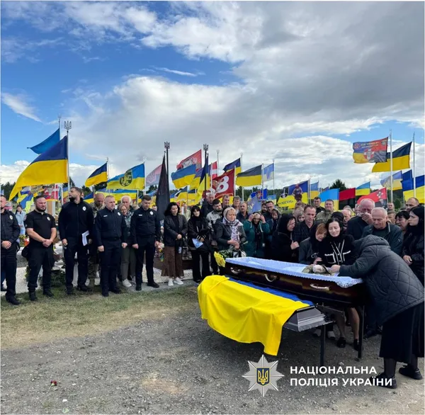 У Луцьку провели в останню дорогу полеглого на війні підполковника поліції Олександра Солов'янчика (фото)