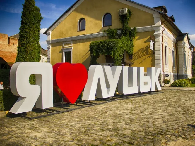 Vox populi. Покинути не можна залишитися: лучани розповіли, чи виїхали б з міста (фото)