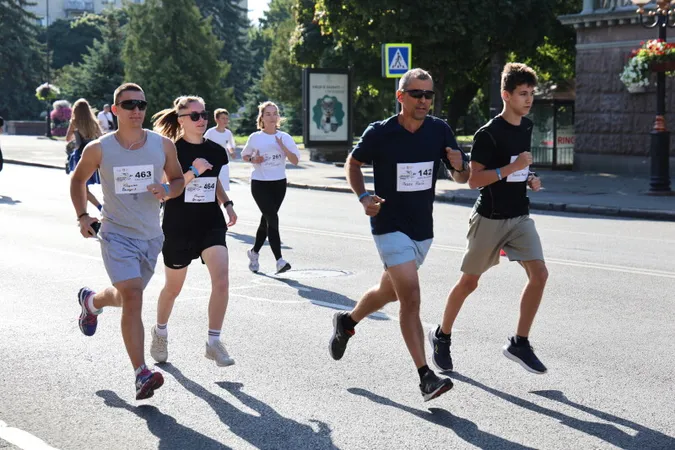 У Луцьку бігли в пам'ять про Героїв України (фото)