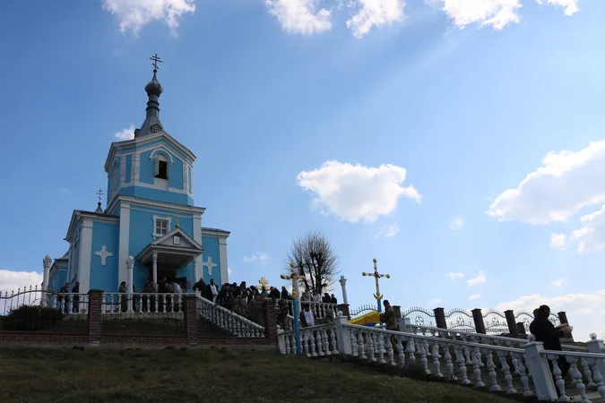 У громаді на Волині провели в останню дорогу Героя Василя Іванова (фото)
