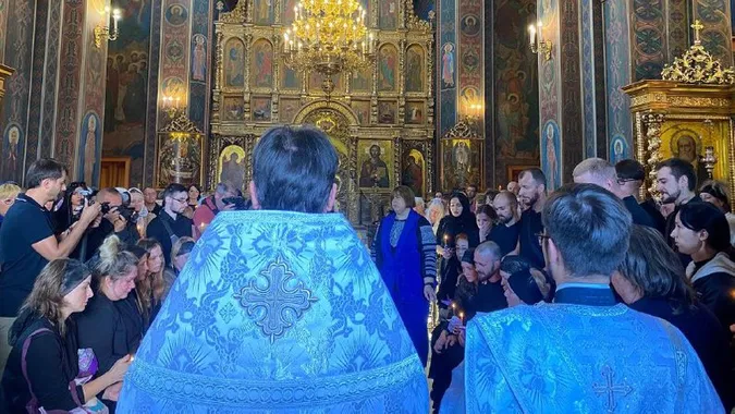 Вінниця у скорботі: вбиту рашистами дівчинку Лізу хоронили з почестями (фото)