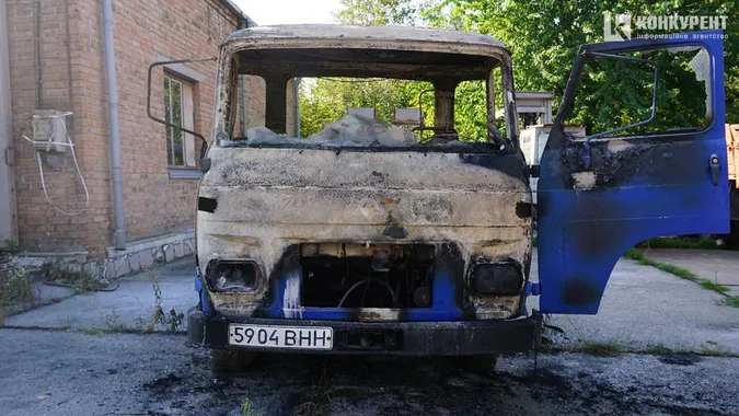 Біля «Чевермето» у Луцьку – прильот: кадри з місця влучання