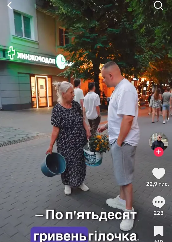 У Луцьку блогер «Цей Олег» зустрівся з онкохворою дівчиною та подарував їй квіти (відео)