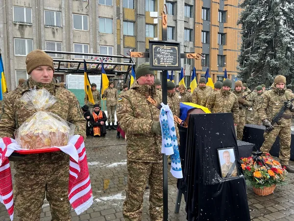 Навіки 20 та 48: у Ковелі попрощалися з двома загиблими Героями (фото)